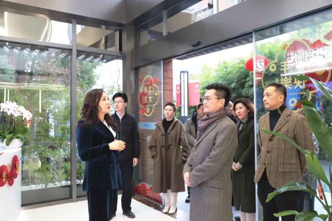 上海市虹口區(qū)委常委、副區(qū)長吳偉平一行蒞臨中科潤達實地調(diào)研