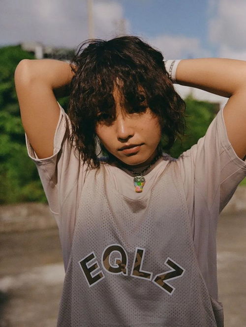 ulsum丨do not hold in hand