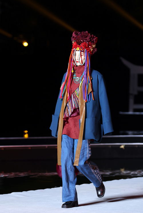 中國(guó)民族服飾設(shè)計(jì)展演在浙江桐廬舉行