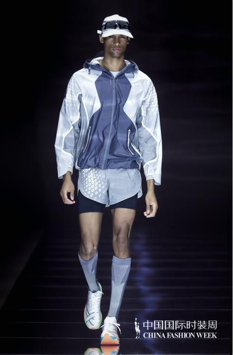 探索未來科技,特步領(lǐng)跑時尚運動服飾 黃金時代