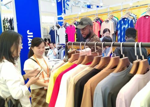華交會(huì)展商業(yè)務(wù)快速恢復(fù)，服飾行業(yè)迎來新機(jī)遇