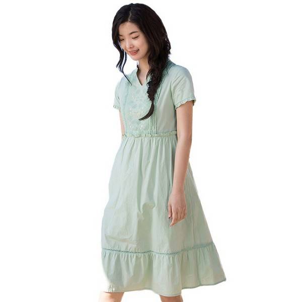 冰爽解暑，淺綠色連衣裙回歸清新自然